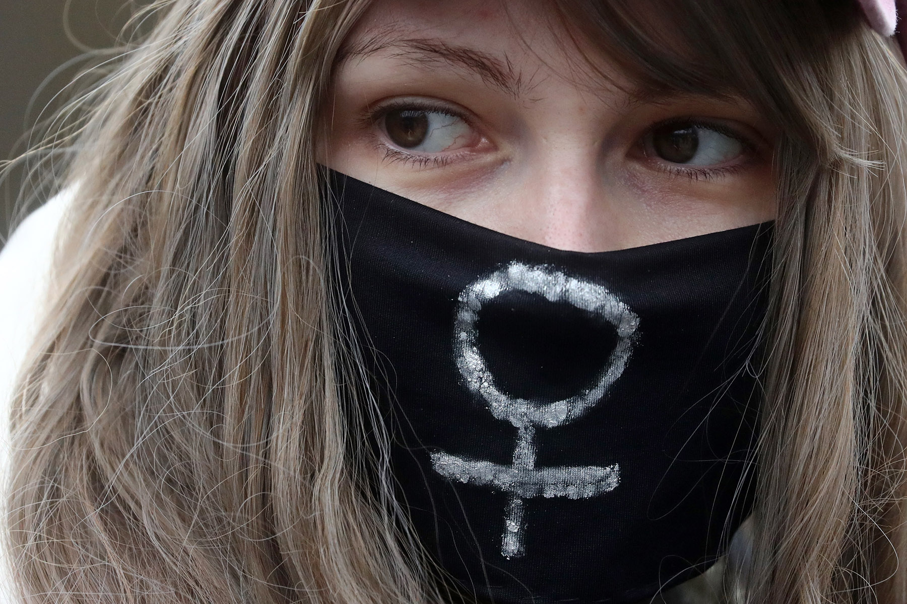 «Мы поняли, что лучше молчать». Почему феминистки на юге России ушли в  подполье - Вот Так