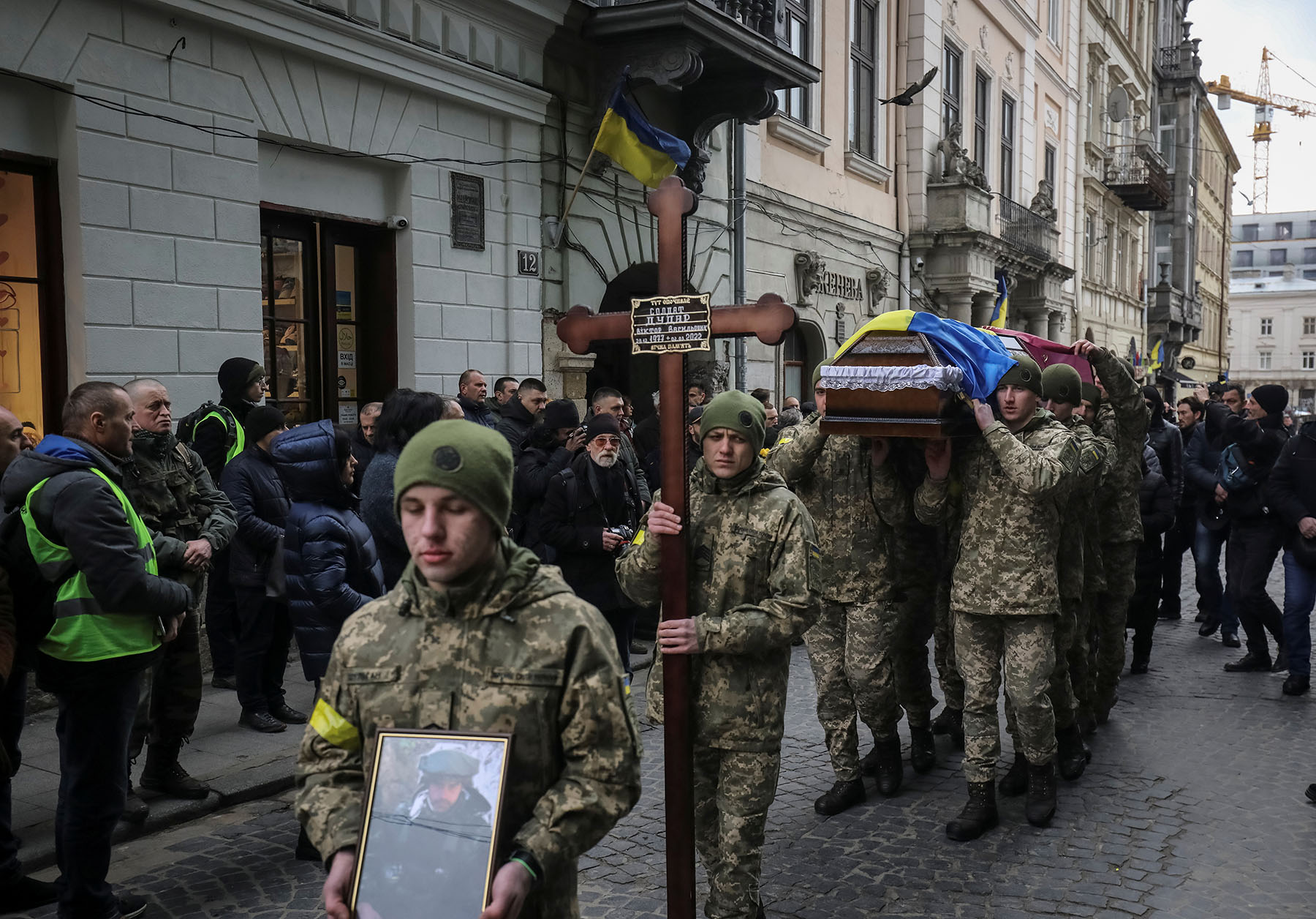 Погибших украинцев на сегодня. Похороны солдат ВСУ во Львове. Украинские военные. Русские солдаты на Украине.
