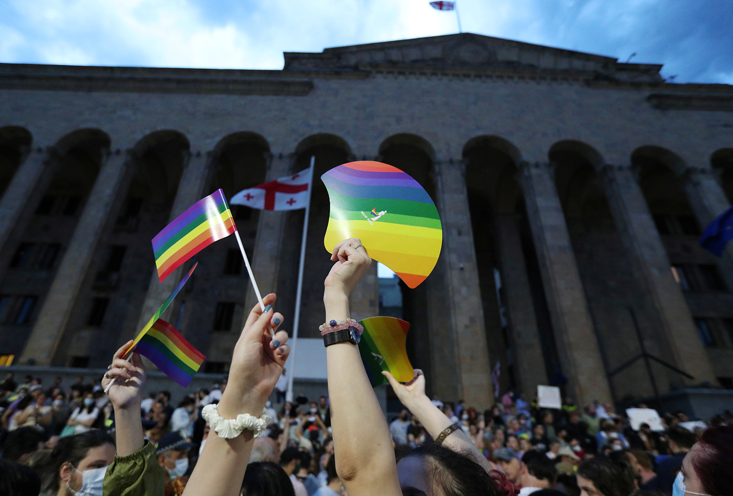 В Тбилиси на ЛГБТ-фестиваль напали консерваторы - Вот Так